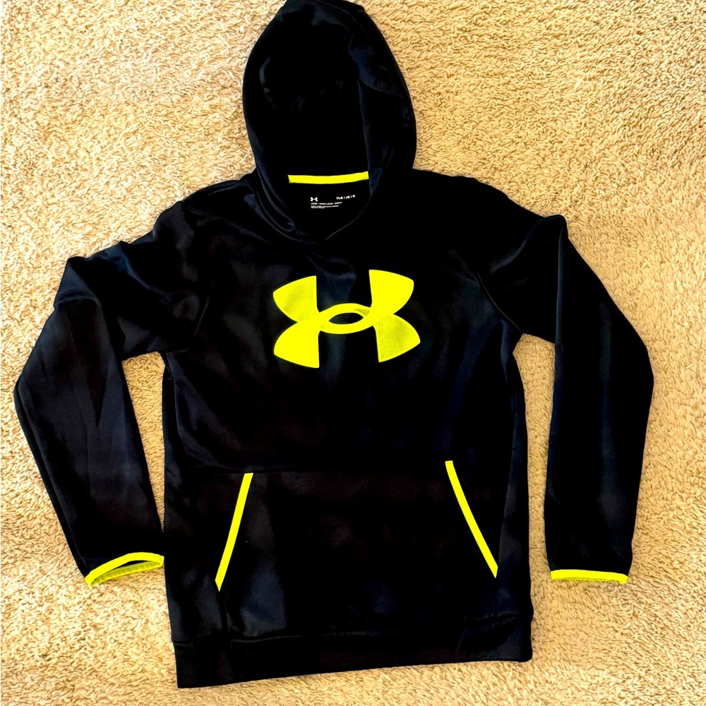 Under Armour Long Sleeve Hooded SweatShirt